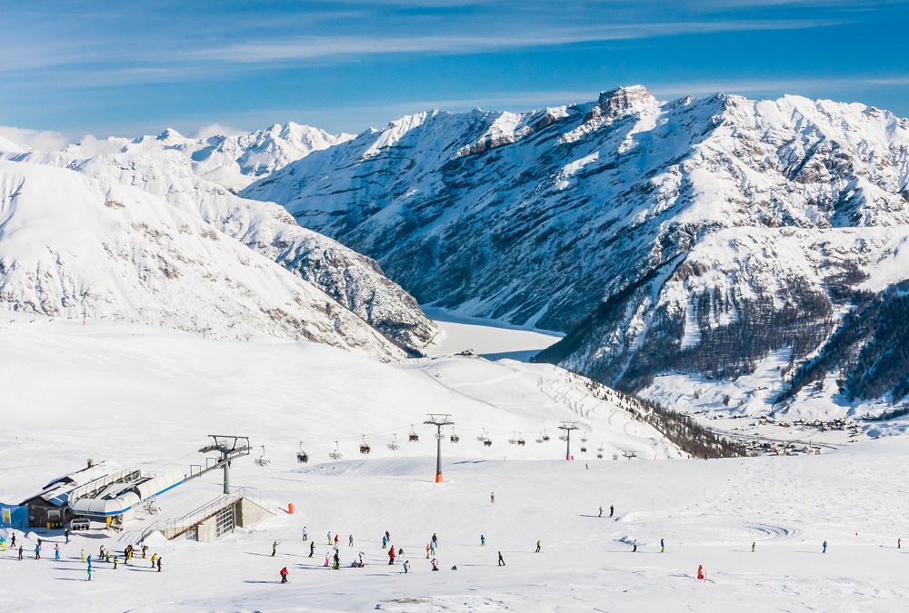 Pohled na lyžařský areál Livigno, Alpy